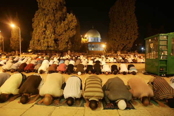 صلاة التراويح من المسجد الأقصى- أرشيفية